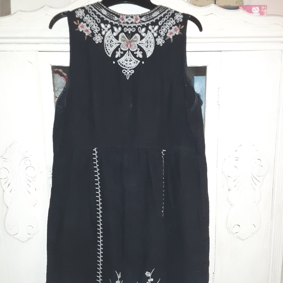 Johnny Was 100% Linen, Black Embroidered Dress - Picture 4 of 7